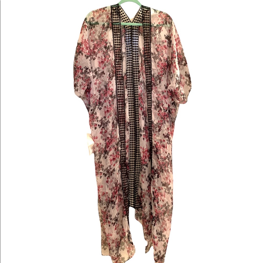 🆕 Charming Charlie’s Floral Kimono